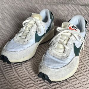 EUC Nike Women's Waffle Sneakers